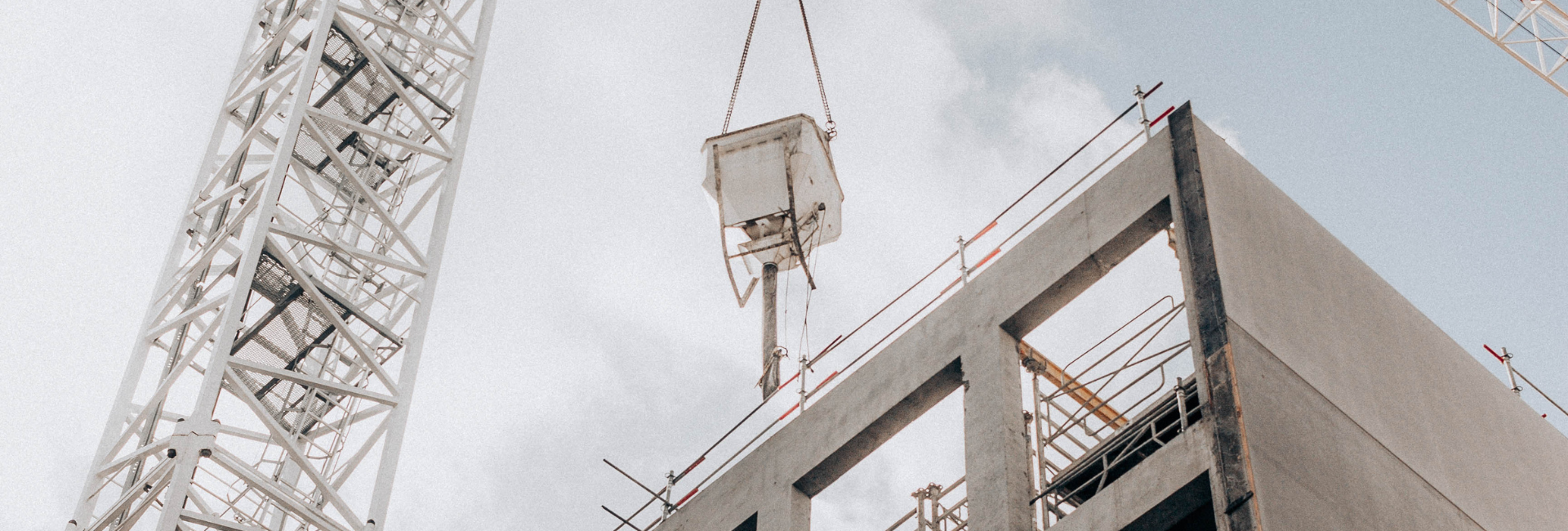 1920x650_grua_predio
